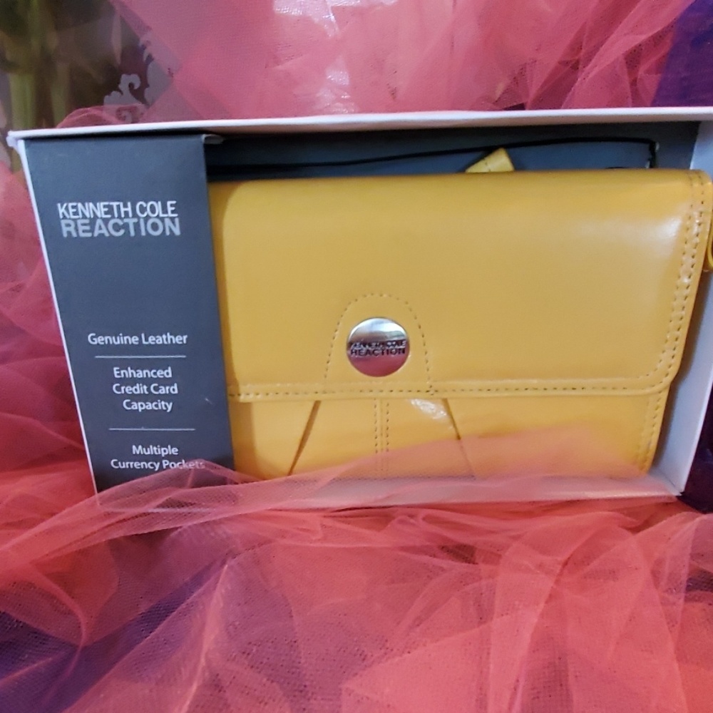 Kenneth Cole Reaction leather wallet